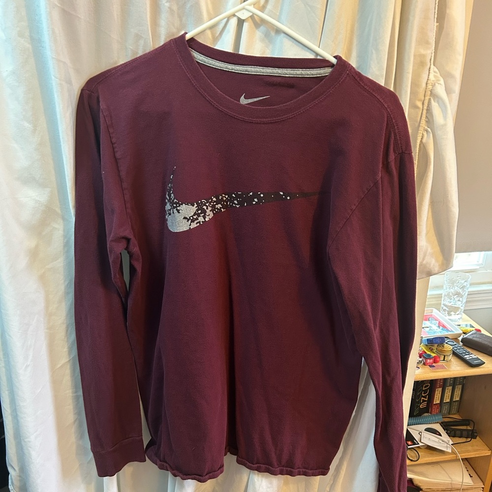 Men’s Nike maroon long sleeve tee shirt